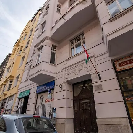 Helios Downtown Arthur بودابست